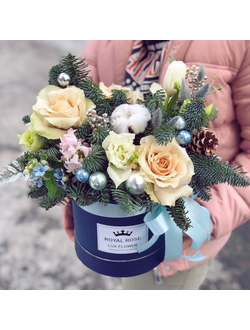 Новогодний букет с розами