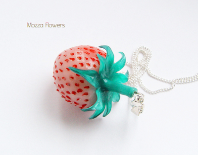 Кулон "Ананасная ягода".