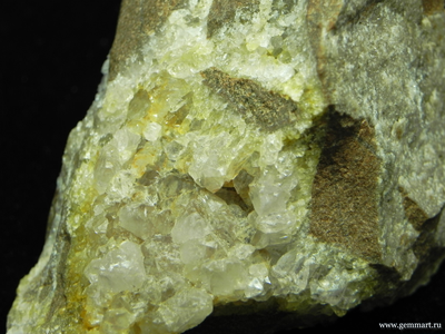 Кварц в буром песчанике. Россия. 120*90*65мм