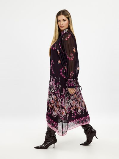 Платье с броским орнаментом