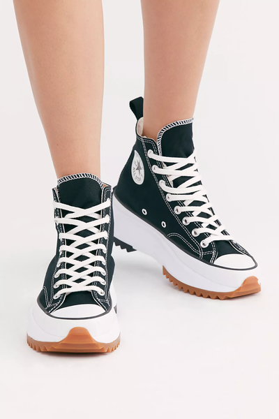 Кеды Converse Run Star Hike High Top Platform черные высокие кеды на ноге