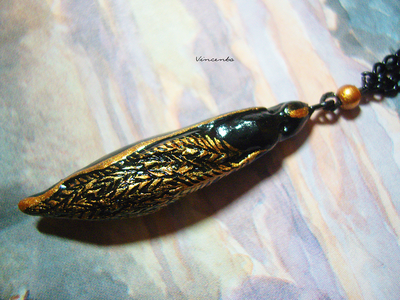 "Царица Ночи" - необычный кулон-капля в чёрно-золотой цветовой гамме