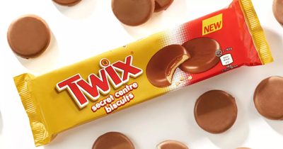 Печенье Twix Secret Centre Biscuits