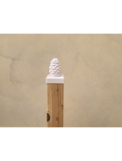 «Навершие на столб “Кедровая шишка” 75×75 мм — декоративный элемент для защиты и оформления верхней