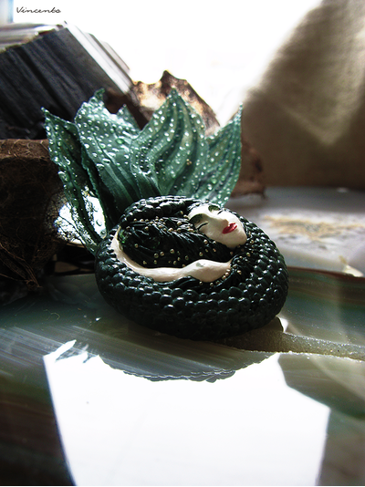 Авторская брошь с русалкой - "Спящая русалочка" из термоглины с микробисером и шёлком