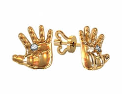 Серьги в виде ладошек младенца из золота с двумя бриллиантами