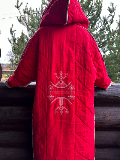 Стеганое пальто "Родное тепло" с капюшоном