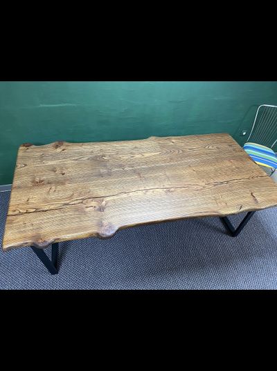 большой обеденный стол из слэбов карагача с капами