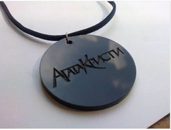 Кулон "Агата Кристи" круглый, темное оргстекло