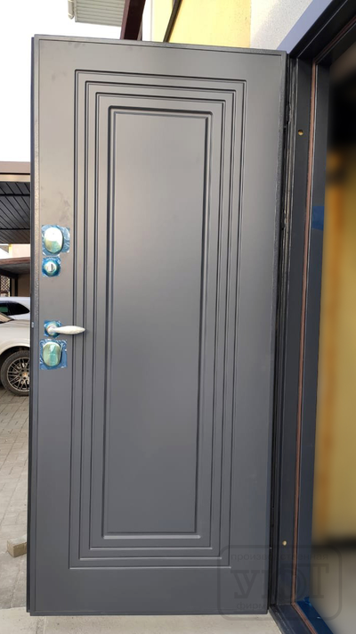 №24. Коттеджная дверь (мдф с фрезеровкой + эмаль), ручка-гонг