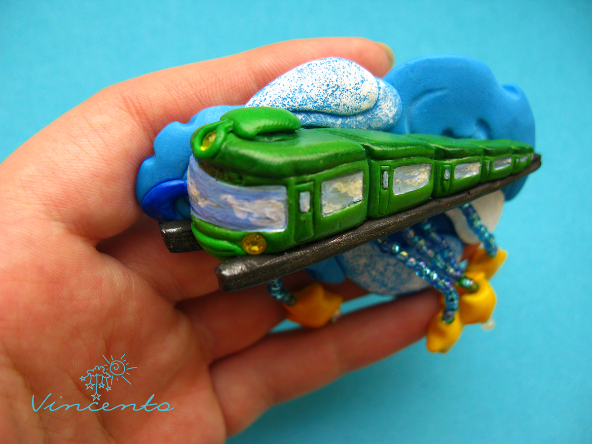 Сказочная стилизованная брошь в виде волшебного поезда и звёздного неба