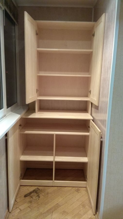 Шкаф на лоджию из массива сосны