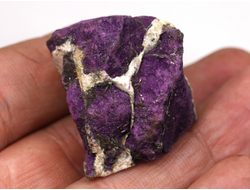 Пурпурит с белыми прожилками, коллекционный образец, Намибия (39*29*28 мм, 39 г) №37555