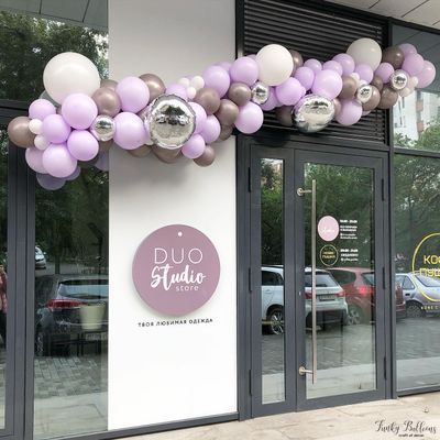 Оформление входной группы на открытие - фантазийная гирлянда