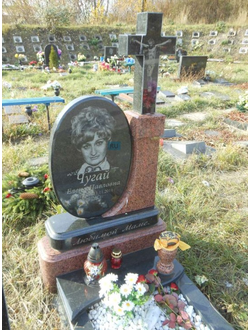 Овальная стела с крестом