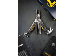 Leatherman Signal с чехлом на кнопке