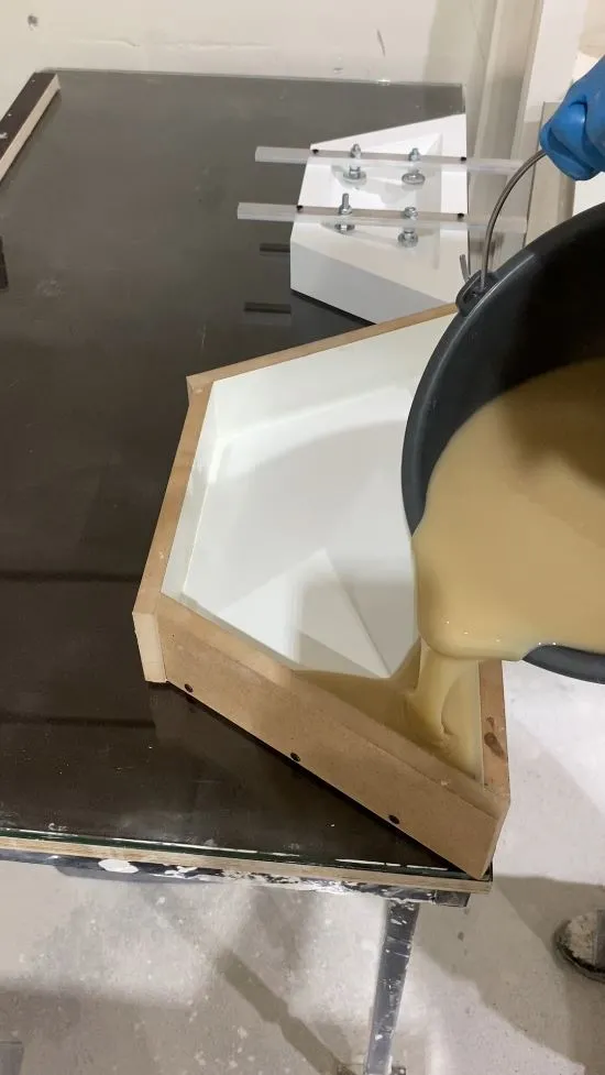 Формы делаем сами, заготовка (матрица) помещается в специальный заливочный каркас (опалубку) и заливается полиуретаном.