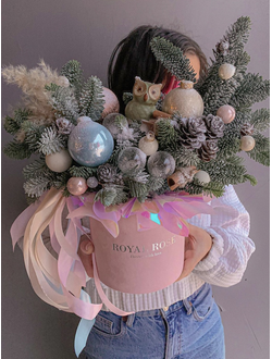 Букет в коробке с елью "Мудрая сова"