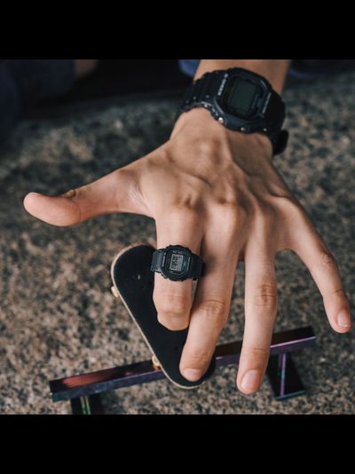 Часы Casio G-Shock DWN-5600-1