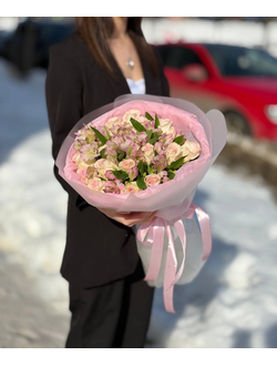 Стойкий букет с кенийской розой и альстромериями