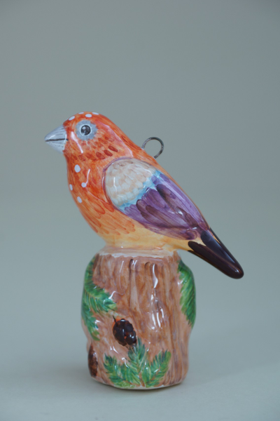 Клёст - птички на дереве