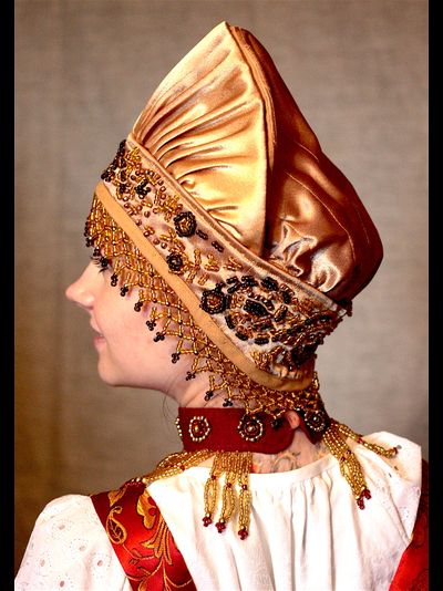 Русский народный женский праздничный головной убор "Сборник".