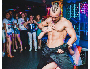 Челябинскіде мас қызылша студент қызды жаттықтырған.