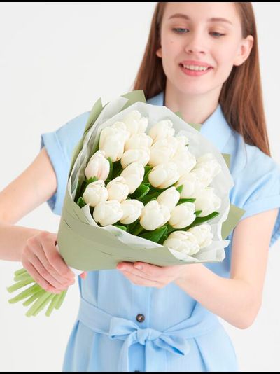 Букет из 25 белых тюльпанов
