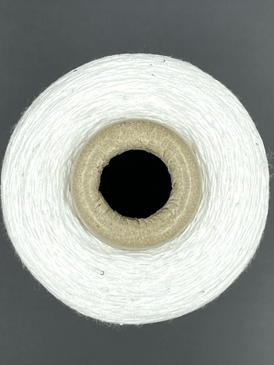 100% МЕРСЕРИЗОВАННЫЙ ХЛОПОК С СЕРЕБРИСТОЙ МИКРОПАЙЕТКОЙ 1мм, 250 грамм/2000 метров, цв. 002 белоснежный