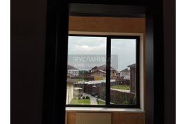 Окно в ванной комнате.