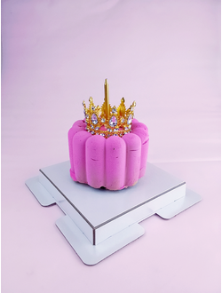 Торт бенто с короной и блестками
