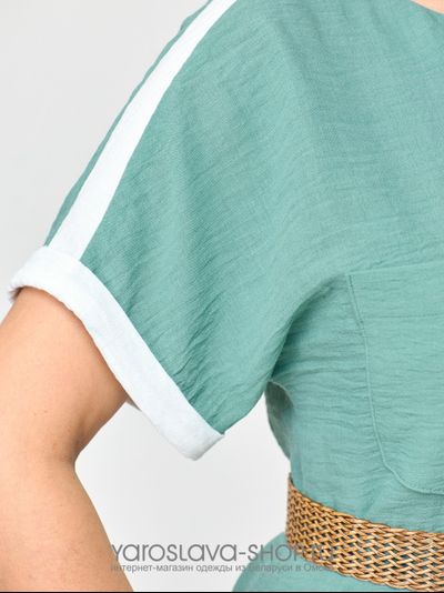 Платье прямого силуэта бирюзового оттенка на пуговицах