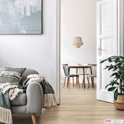 Дизайнерский пол Disano Classic Aqua Дуб Светлый 536244 в интерьере гостиной