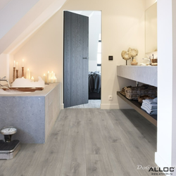 Декор ламината Alloc Original Дуб Серая Акварель 4573 в интерьере комнаты