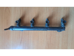 Топливная рампа с форсунками SKODA RAPID