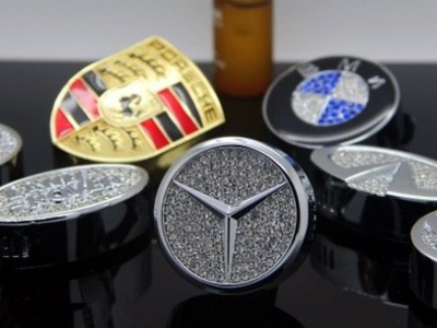 АРОМАТИЗАТОРЫ С ЛОГОТИПАМИ АВТО НА РЕШЁТКУ ВОЗДУХОВОДА