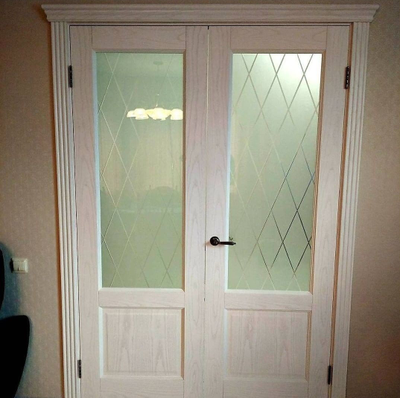 ЛАЙНДОР (УЛЬЯНОВСК)/ МОДЕЛЬ КАНТРИ-К/ ПОЛОТНО ОСТЕКЛЕННОЕ/ НАТУРАЛЬНЫЙ ШПОН ЯСЕНЯ/ ТОН 42 (БИСКВИТ)