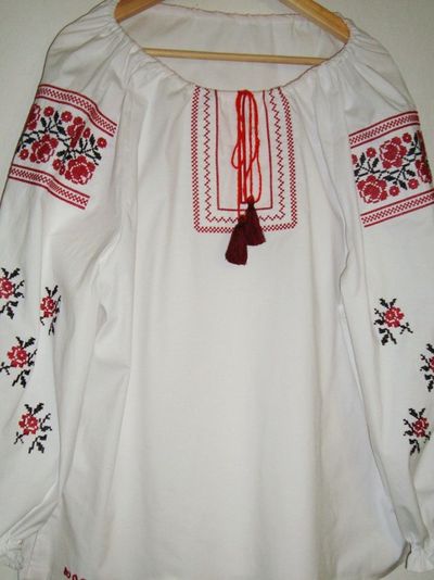 Женская вышиванка "Розы"