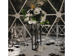 Композиция на стойке "Куб"