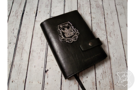 кожаный ежедневник с гербом рода войск, ежедневник с гербом 8-го отдела и именной надписью
