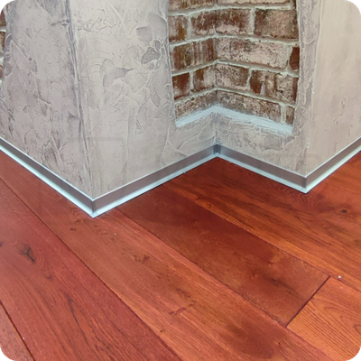 Плинтус алюминиевый ПЛ-40 3000х40х10 мм. Серебро матовое в интерьере 2