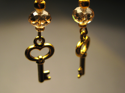 Золотой ключик. Авторские серьги с хрустальными бусинами