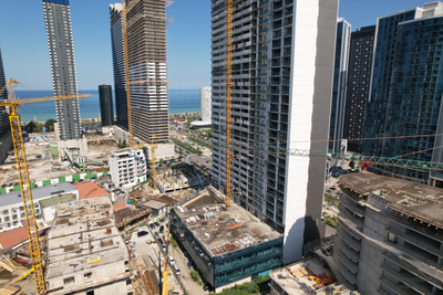 ЖК "Аллея Палас", Батуми. Продаётся 2-х комнатная квартира. 14-й этаж, вид в сторону Турции.