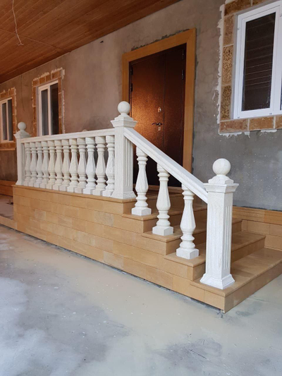 Балясина ромбовидная из песчаника, белая