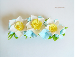 Заколка-автомат с нарциссами.