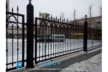 Забор из кованых секций с установкой