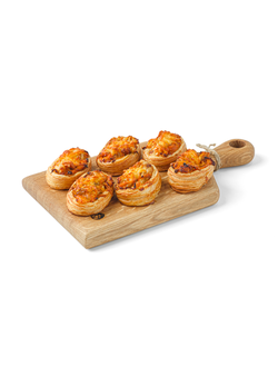 Слойка с красной рыбкой (25 г) (заказ от 10 шт.)