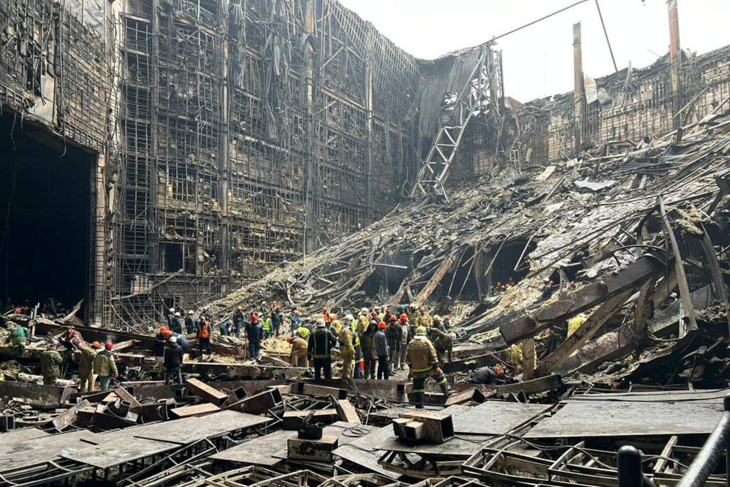 Разрушенный зал "Крокус Сити Холла". Фото: ИЗВЕСТИЯ