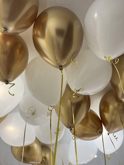 Шары золотой и белый 20 штук под потолок