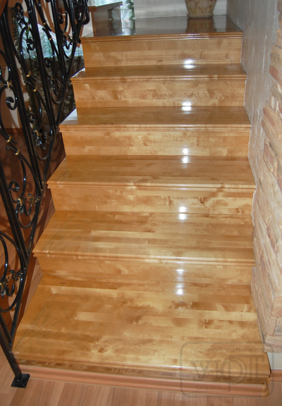 л-34. ограждение - художественная ковка. ступени, поручень - массив берёзы